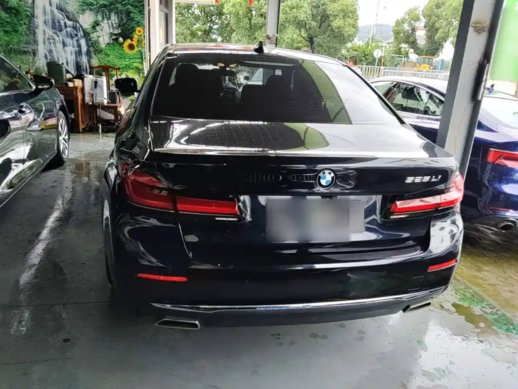 صورة 6 - BMW 5 Series
