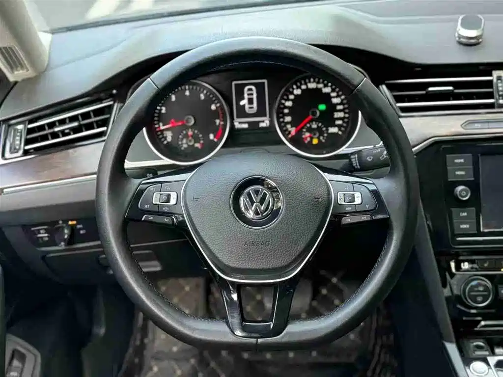 Volkswagen Magotan 2017 330TSI DSG Luxury фото 6