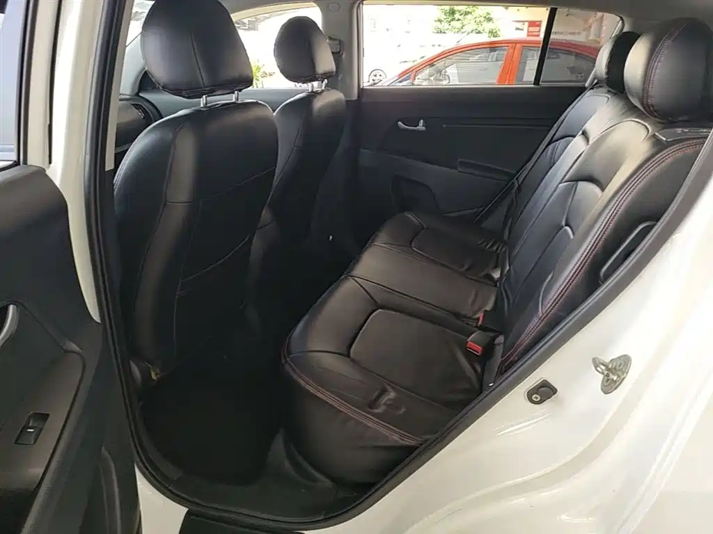 Kia Sportage 2016 2.0L Automatic 2WD GL фото 17