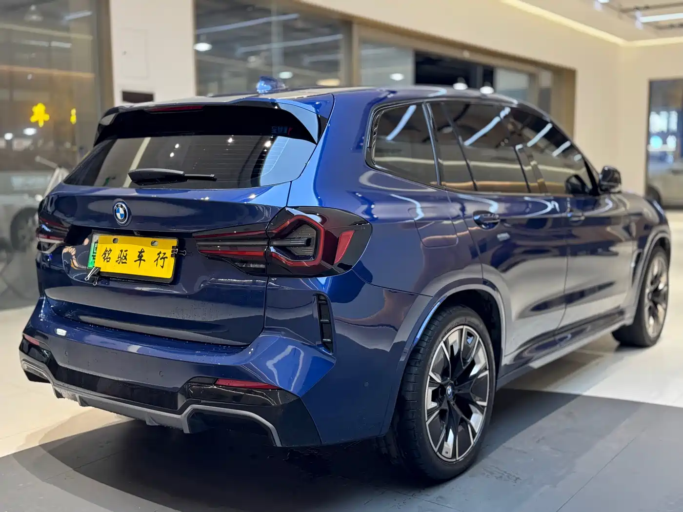 BMW IX3