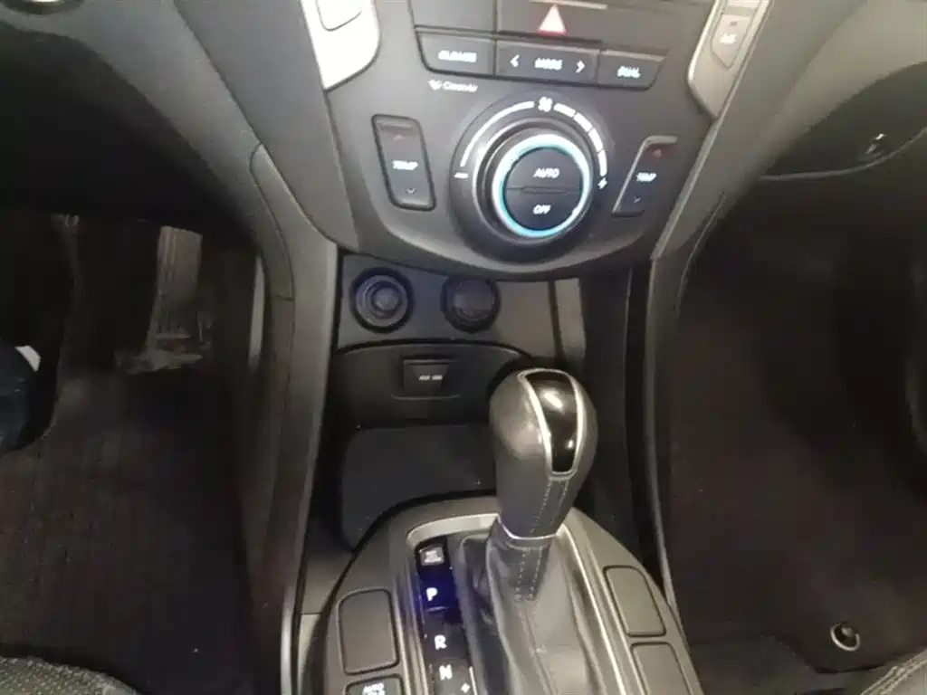 Hyundai Santa Fe 2015 2.4L Automatic 4WD Smart 5-seater фото 21
