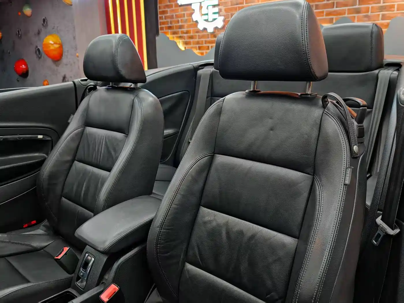 Volkswagen Eos 2010 2.0TSI DSG Luxury фото 18