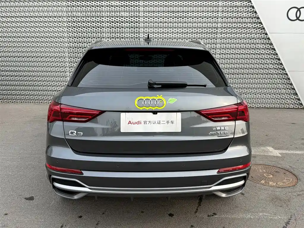 AUDI Q3