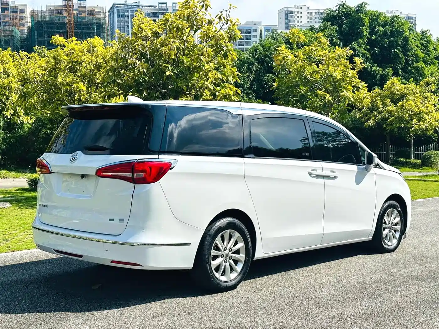 Buick GL8 2018 ES 28T Comfort Type China VI фото 4