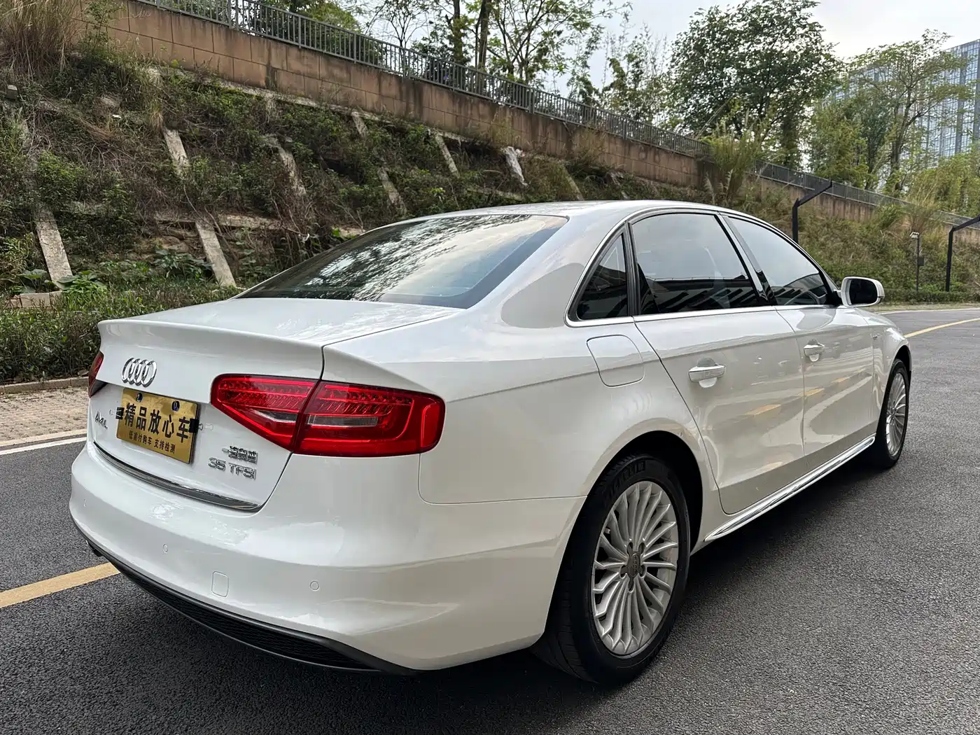 Audi A4L 2016 35 TFSI Collector's Edition S line Comfort фото 4
