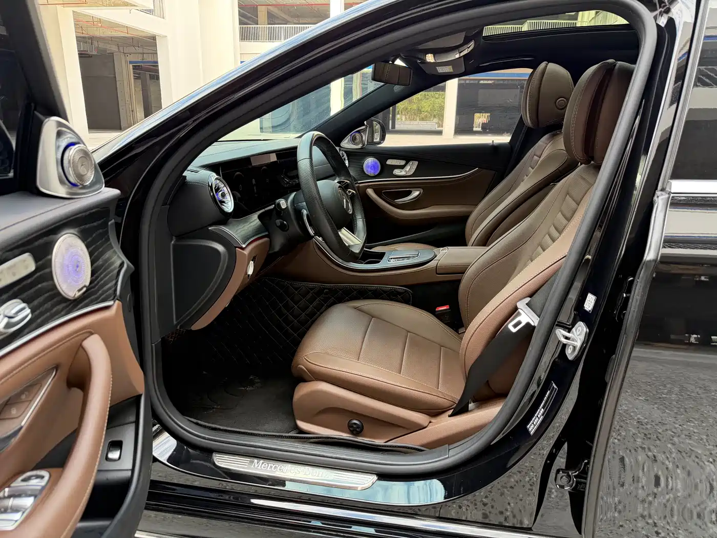 Mercedes-Benz E-Class 2023 E 300 L Sport Fashion фото 7