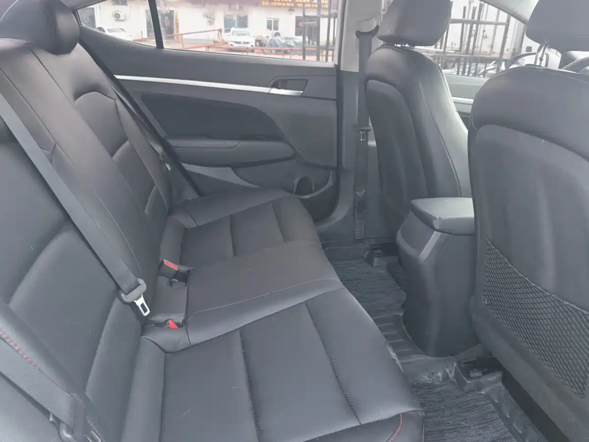 Hyundai Elantra 2016 Model 1.6L Automatic Smart Elite фото 8