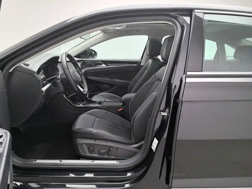 Фото 10 - Volkswagen Passat
