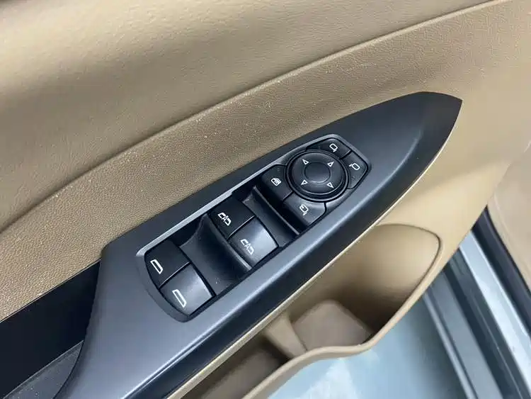 Buick GL8 2017 ES 28T Premium China V фото 14