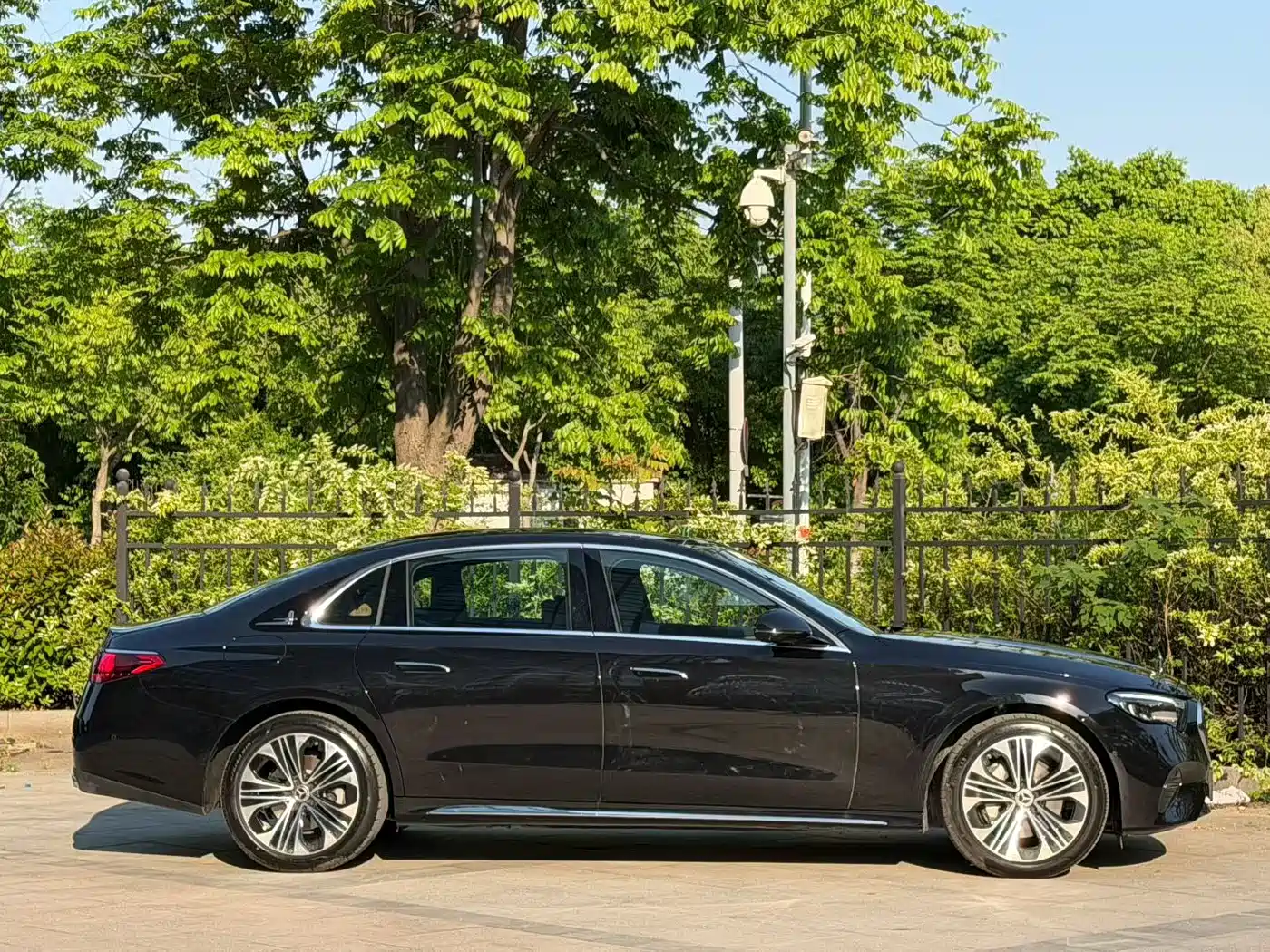 Mercedes-Benz E-Class 2025 E 300 L Luxury фото 5