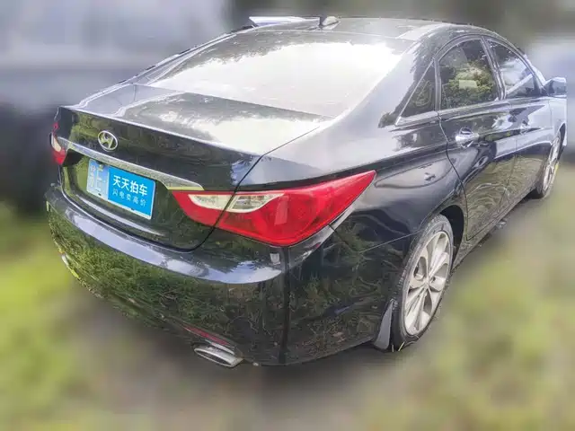 Hyundai Sonata 2013 2.4L Automatic Luxury Edition (China IV) — фото 2