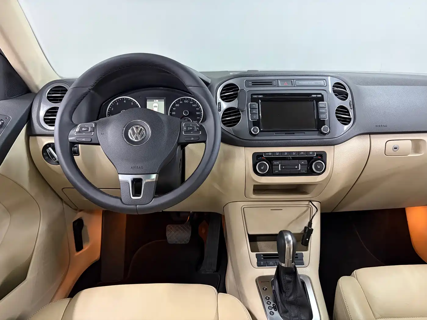 Volkswagen Tiguan 2012 2.0TSI Comfort фото 11