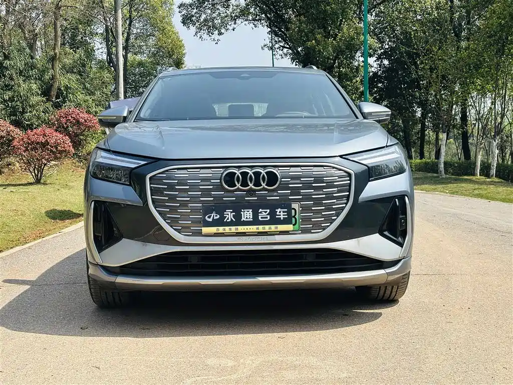 AUDI Q4 E TRON