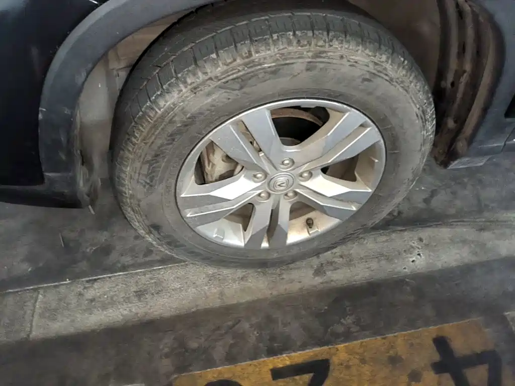 Фото 23 - Changan CS75