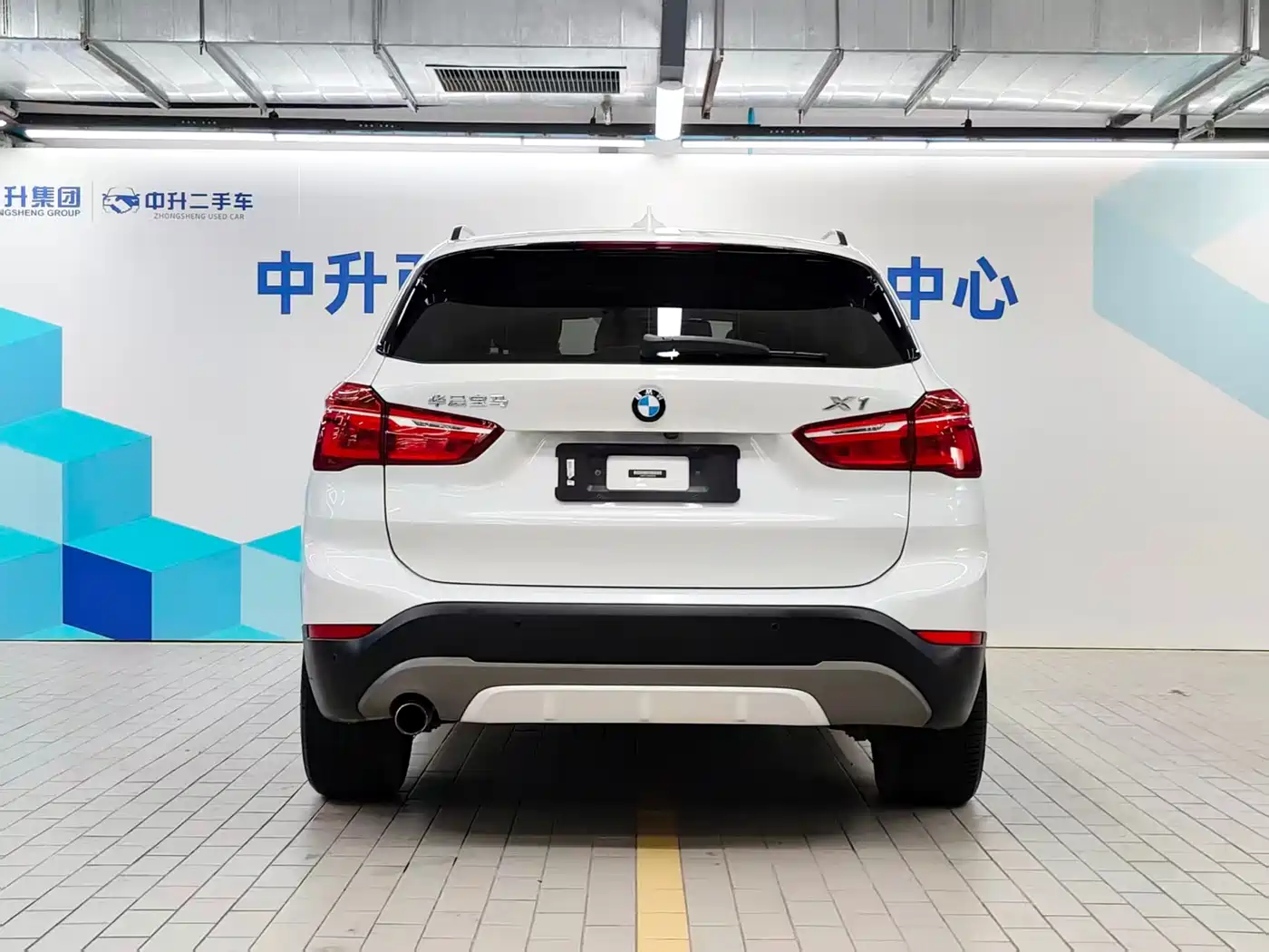 BMW X1 2018 sDrive18Li Premium Model фото 21