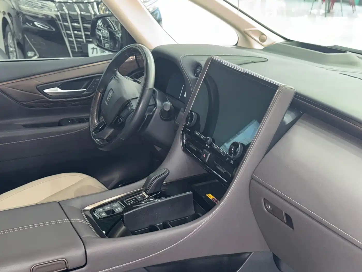 Toyota Vellfire 2024 Crown Hybrid 2.5L Premium Edition фото 9