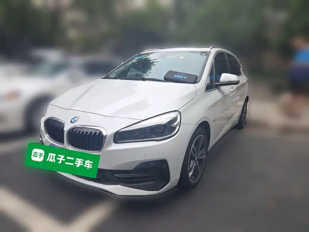 صورة 1 - BMW 2 Series Touring