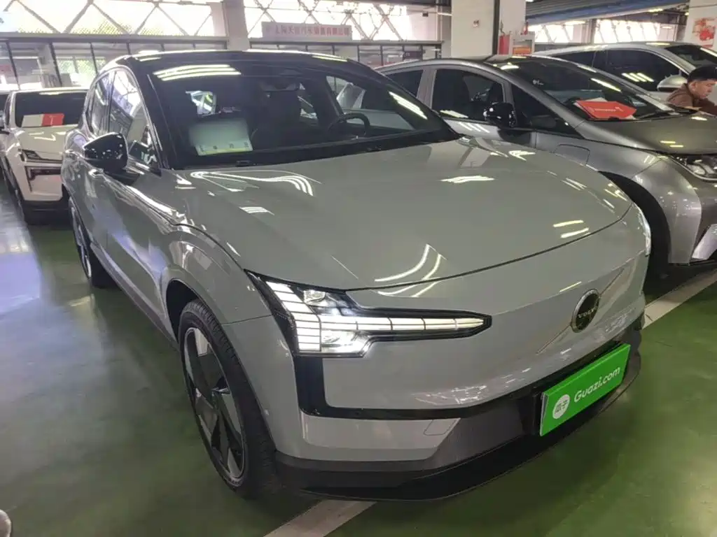 Volvo EX30 2024 2025 RWD Long Range Ultra