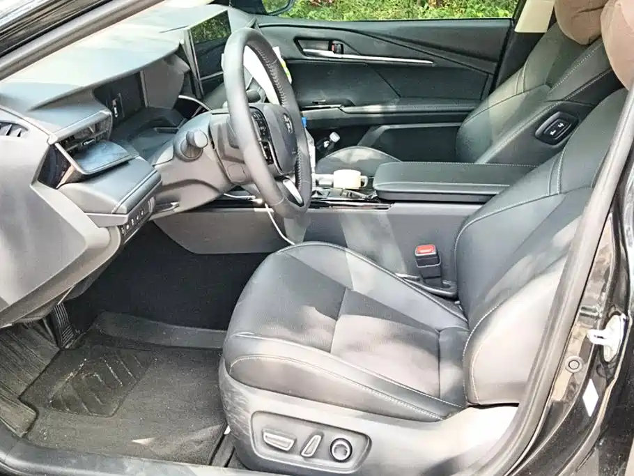 Toyota Camry 2025 2024 Hybrid 2.0HG Premium Edition
