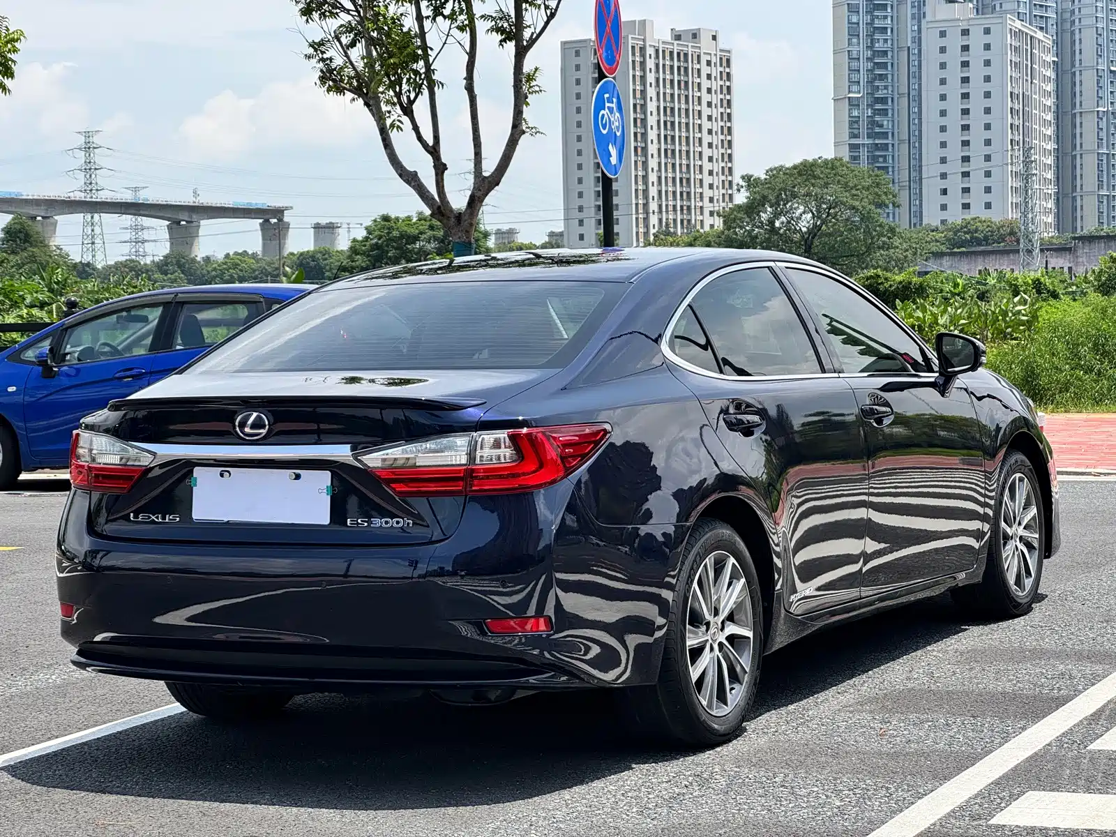 Фото 12 - Lexus ES