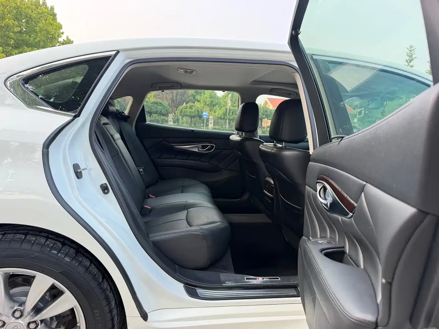 Фото 14 - Infiniti Q70