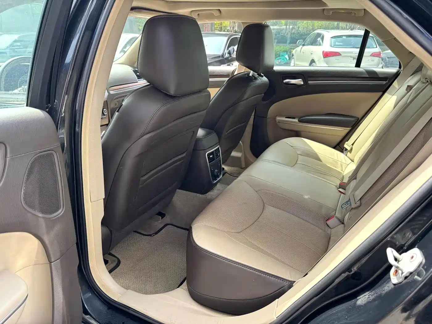 Chrysler 300C (Import) 2014 2012 3.6L Luxury Edition