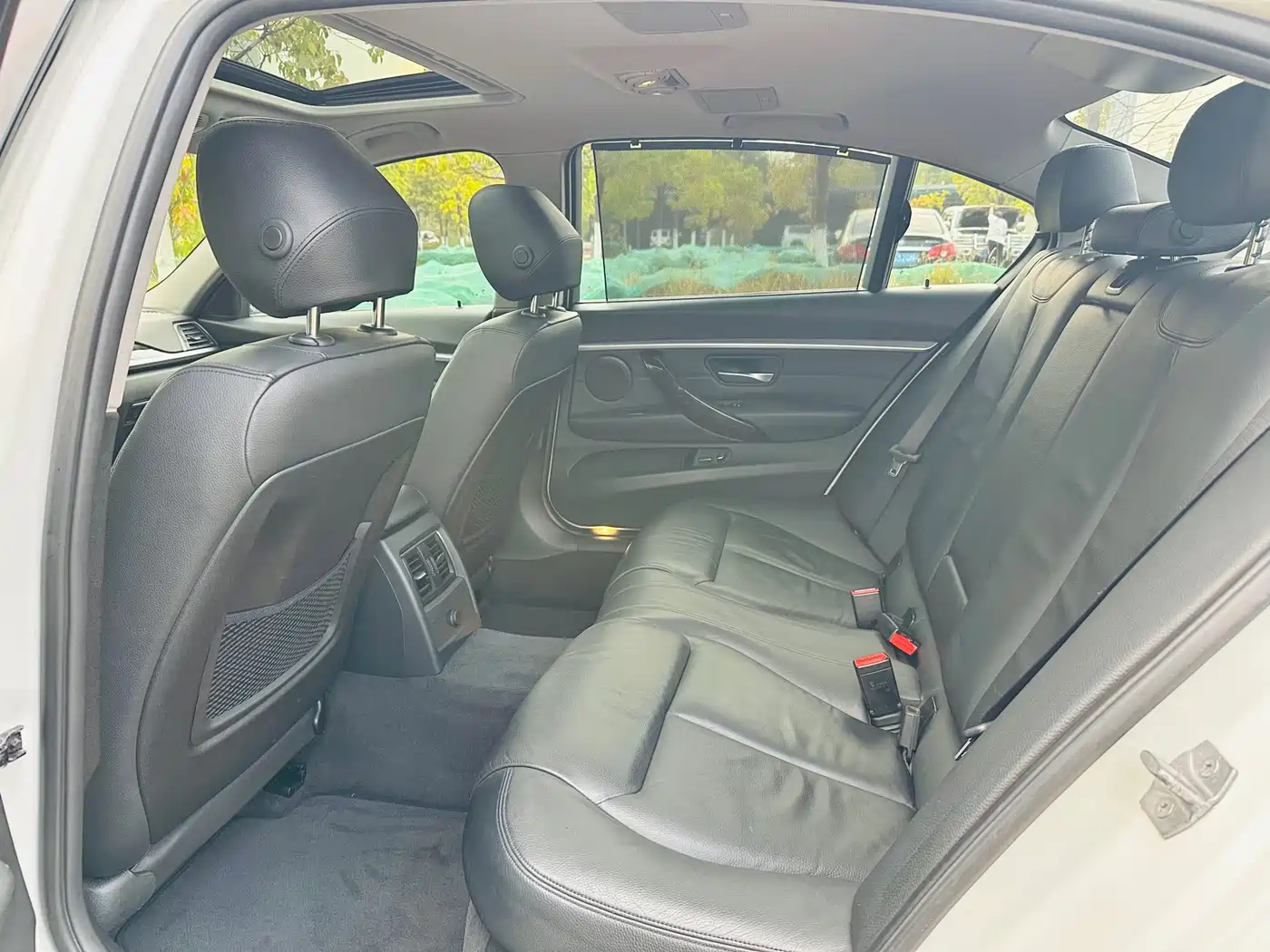 BMW 3 Series 2017 330Li M Sport фото 9