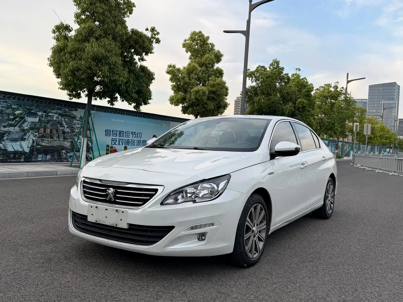 Peugeot 408 2014 1.8L Automatic Luxury Edition