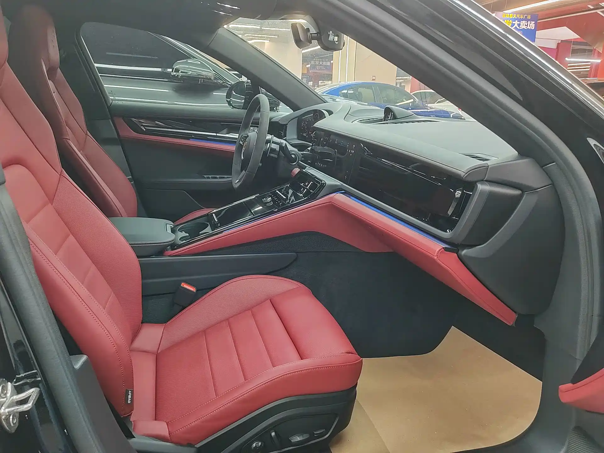 Фото 14 - Porsche Panamera