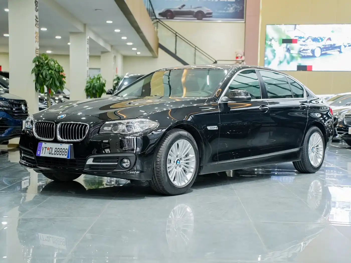 BMW 5 Series 2014 525Li Leading