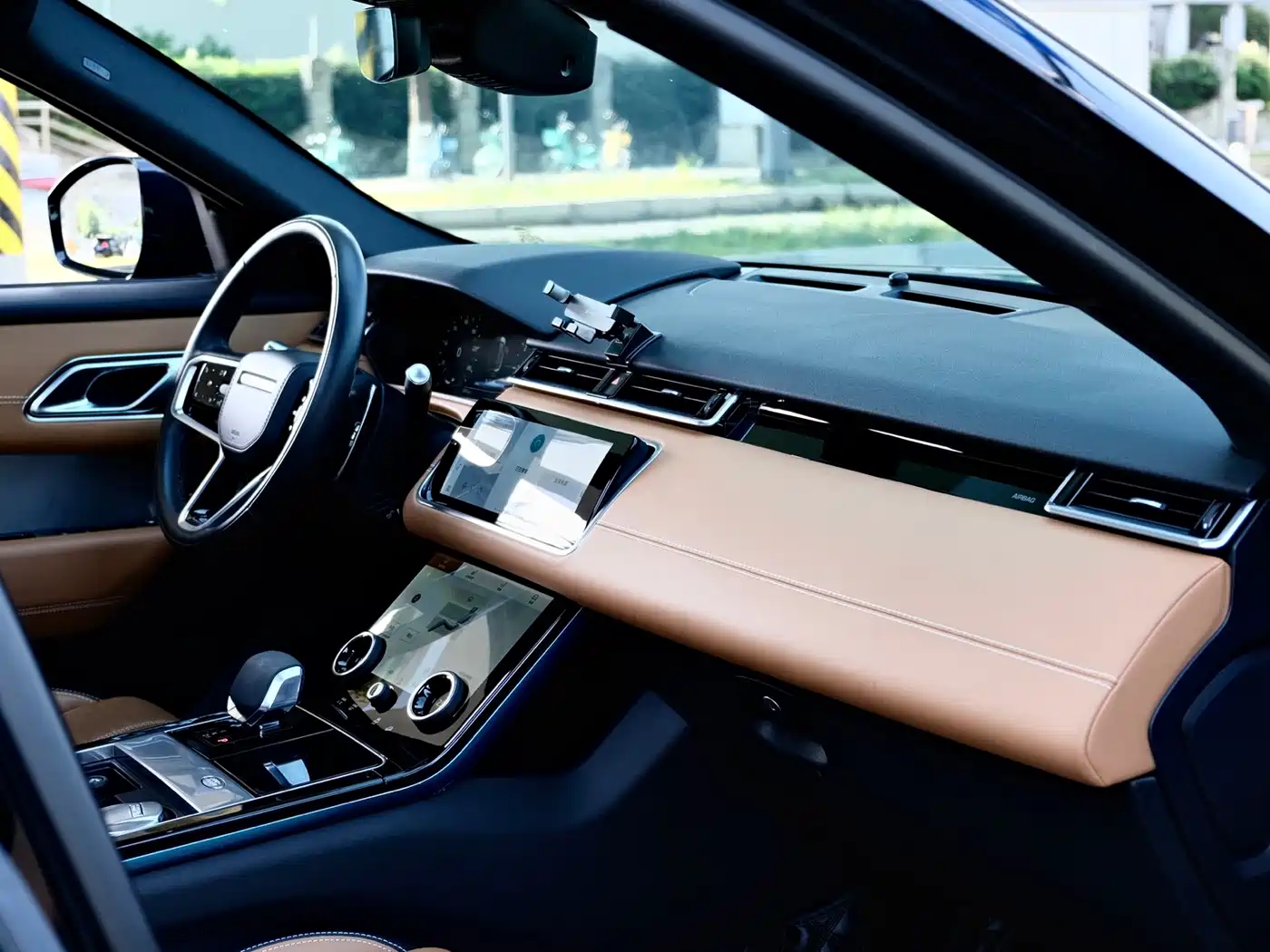 Land Rover Range Rover Velar 2022 250PS Golden Collector's Edition фото 15