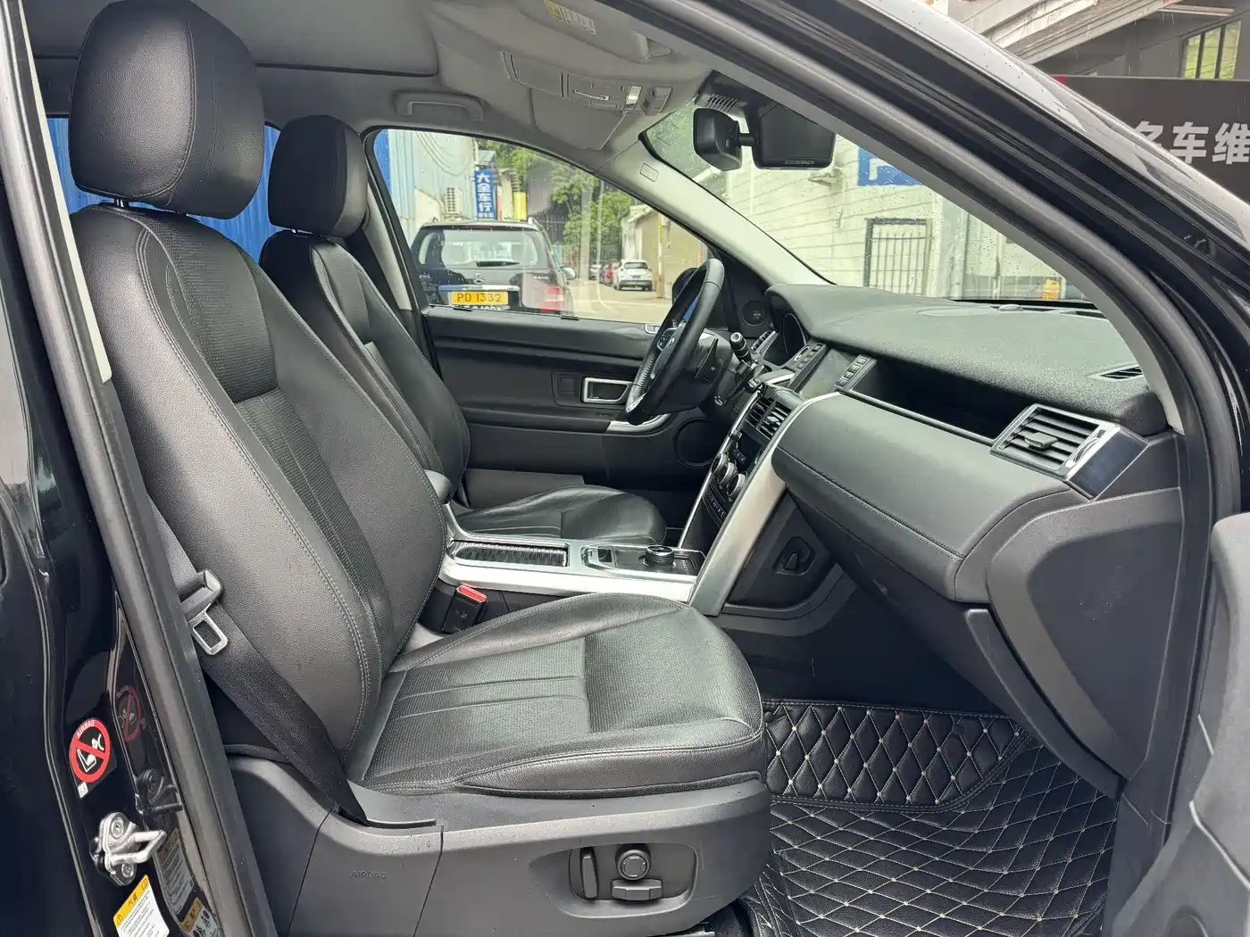 Land Rover Discovery Sport 2018 240PS SE Edition фото 6