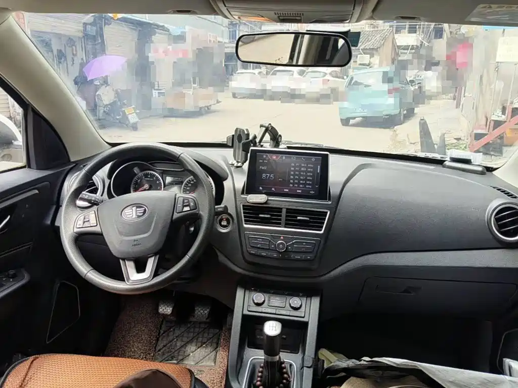 Besturn X40 2018 2017 1.6L Manual Internet Cool Version