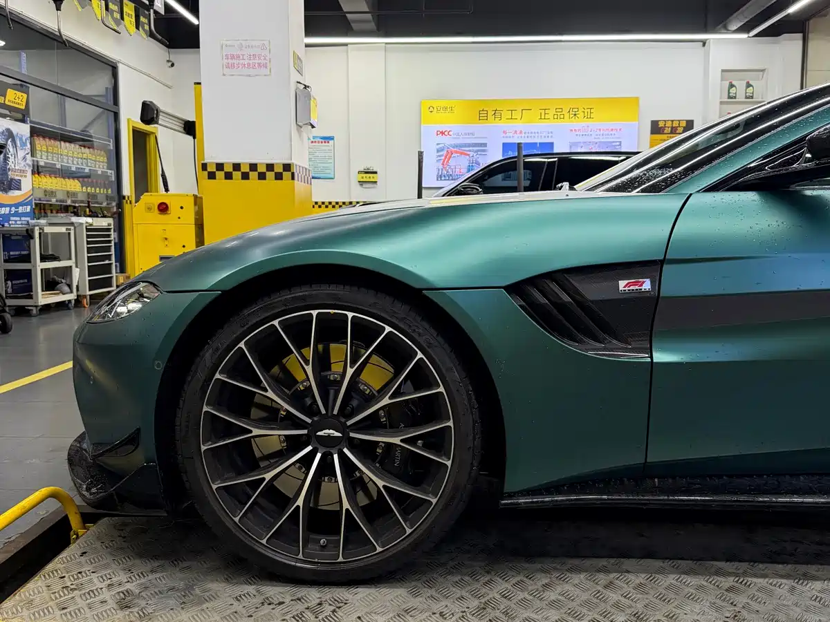 2023 Aston Martin V8 Vantage