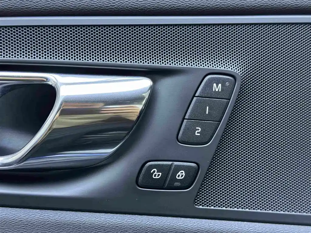 Фото 14 - Volvo XC60
