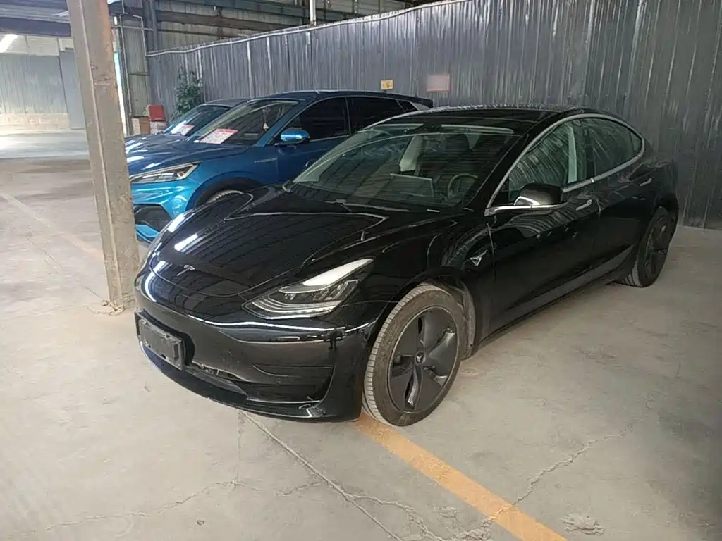 Фото 1 - Tesla Model 3