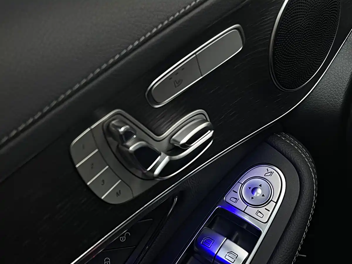 Mercedes-Benz GLC Coupe 2020 GLC 300 4MATIC Coupe SUV фото 9