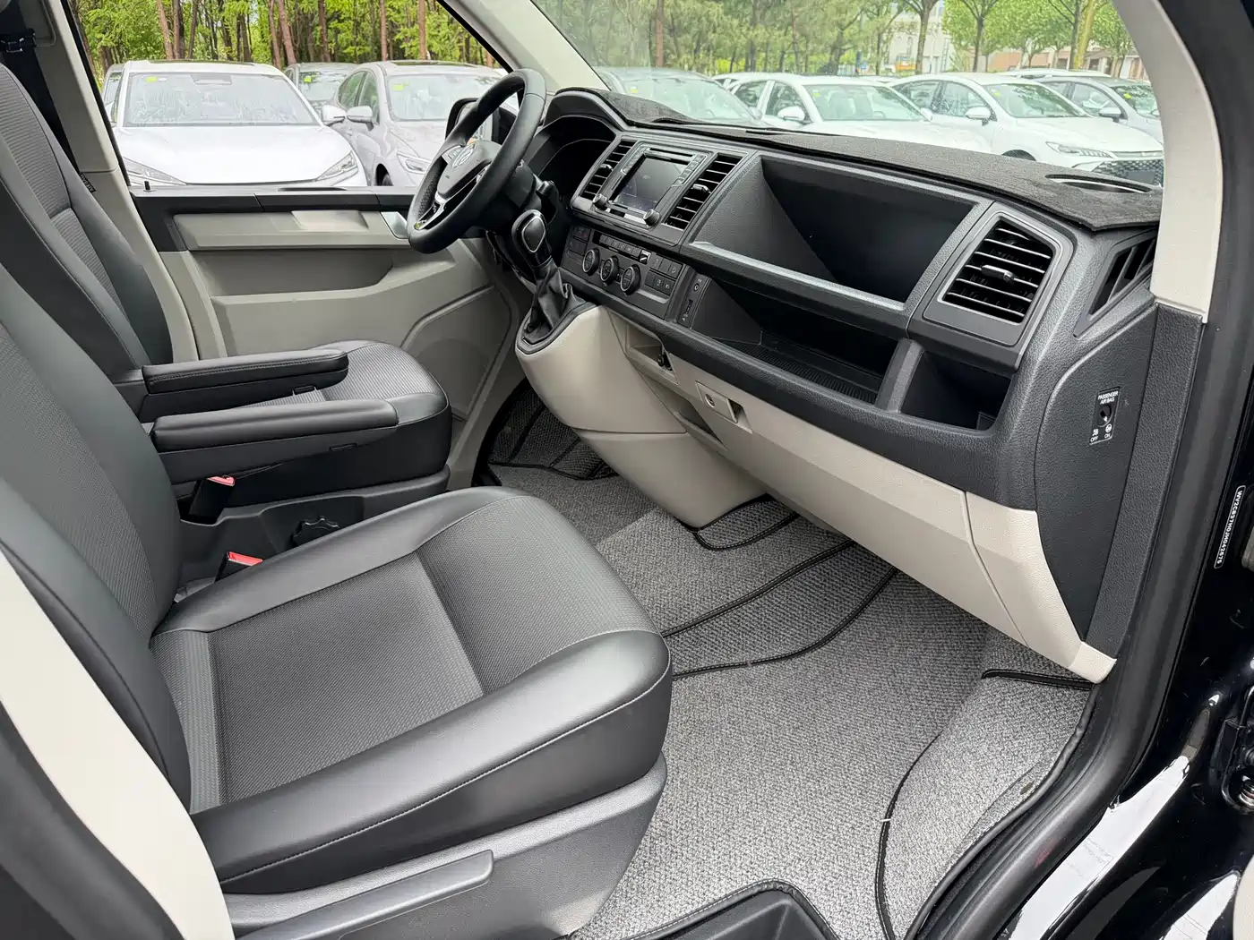 Volkswagen Caravelle 2018 2.0TSI 4WD Luxury Edition 7-Seater фото 12