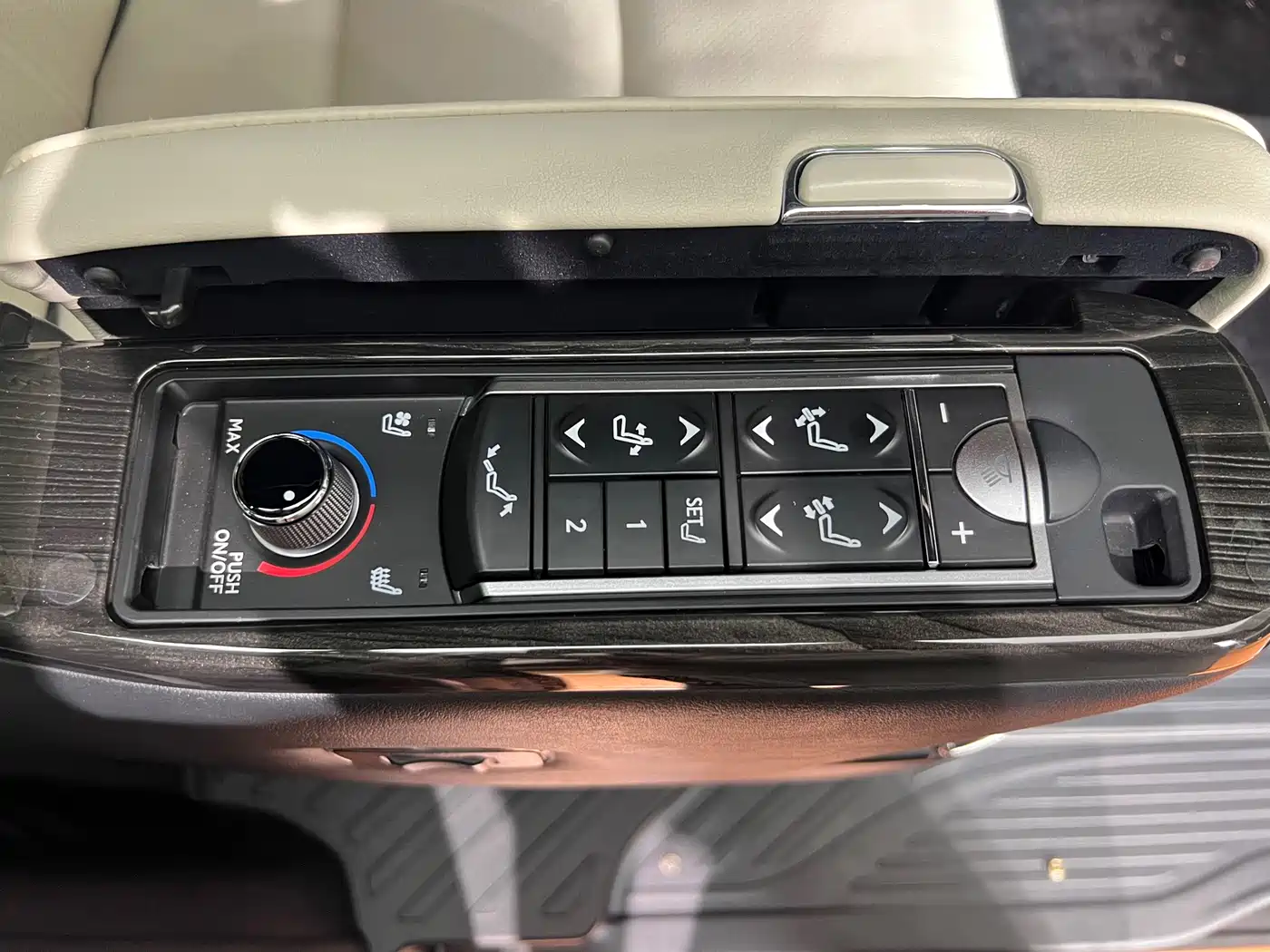 Фото 12 - Lexus LM