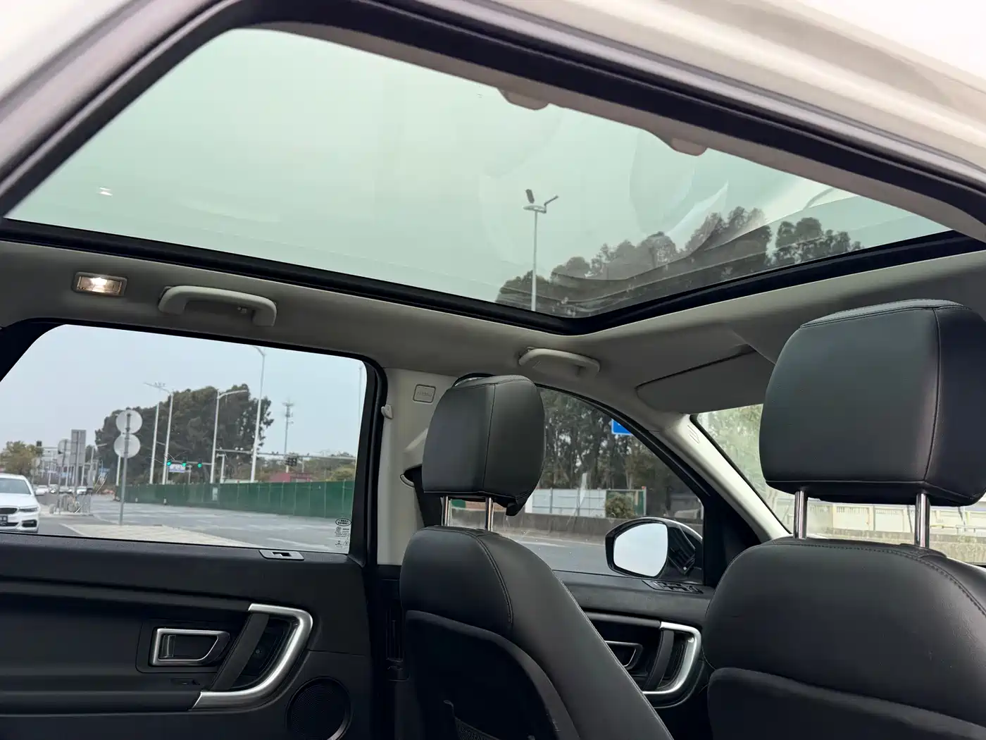 Land Rover Discovery Sport 2017 2.0T SE фото 10