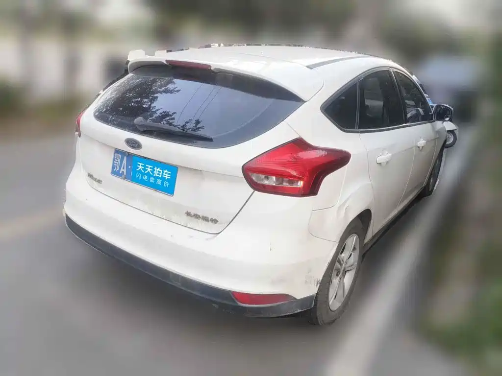 Фото 2 - Ford Focus