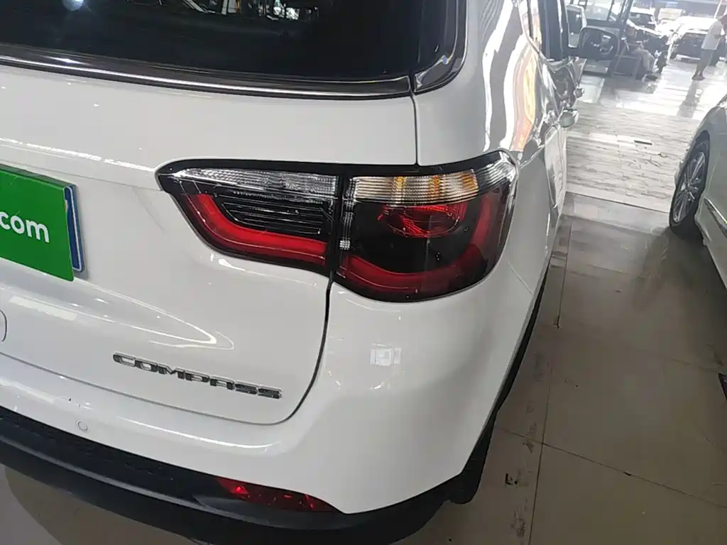 Фото 8 - Jeep Compass