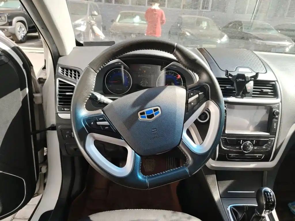 Фото 3 - Geely Emgrand