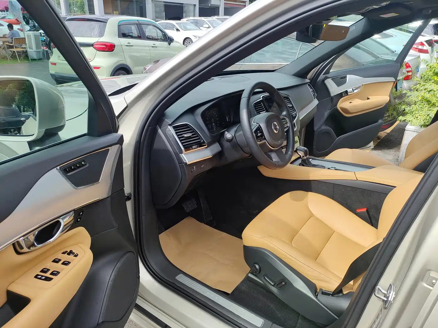 Фото 9 - Volvo XC90