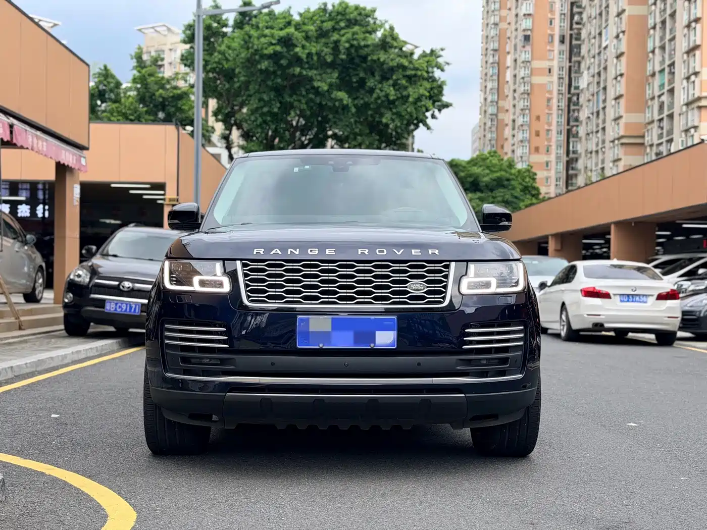 Photo 2 - Land Rover Range Rover