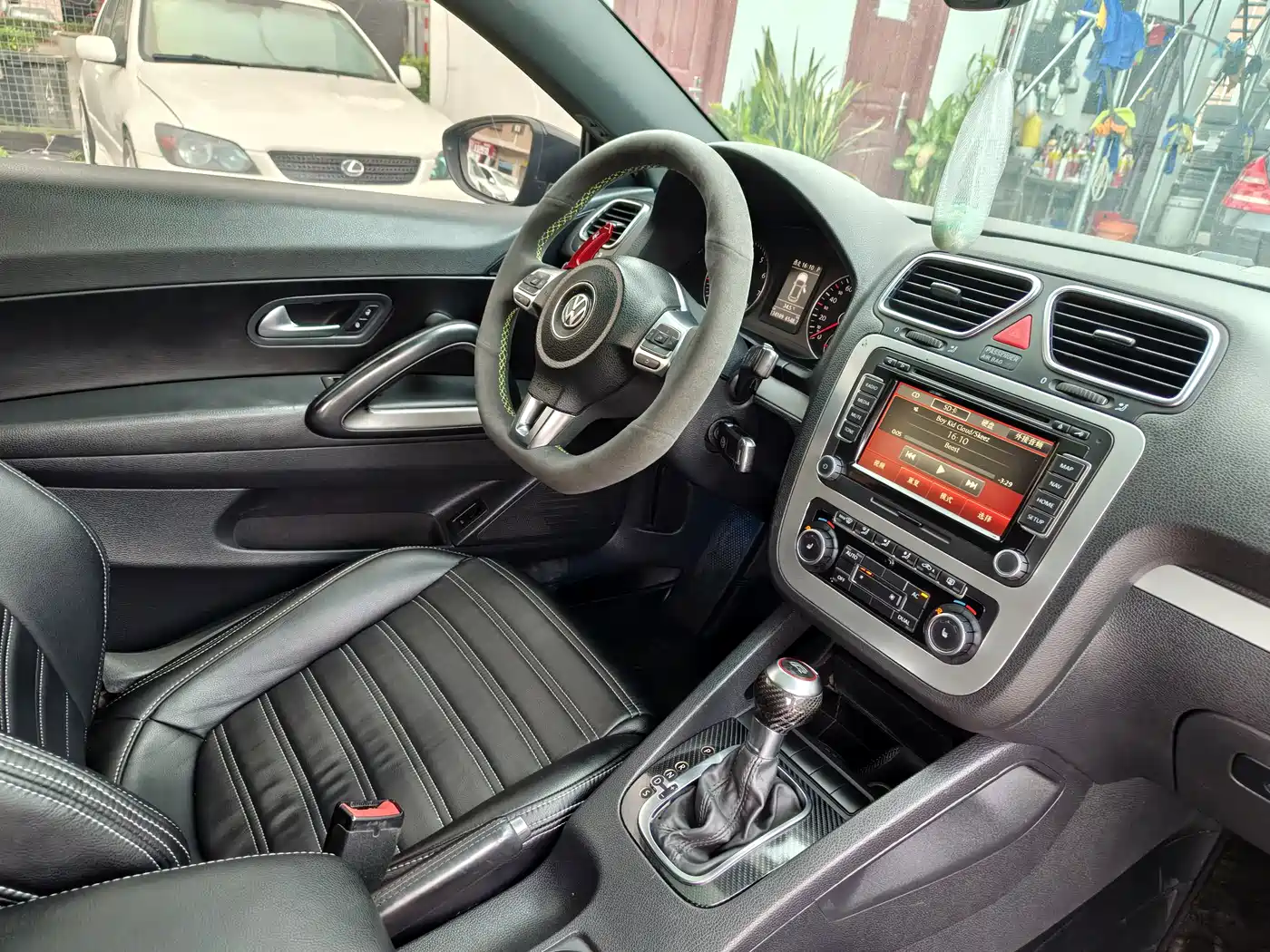 Volkswagen Scirocco 2010 2.0TSI Luxury Edition фото 49