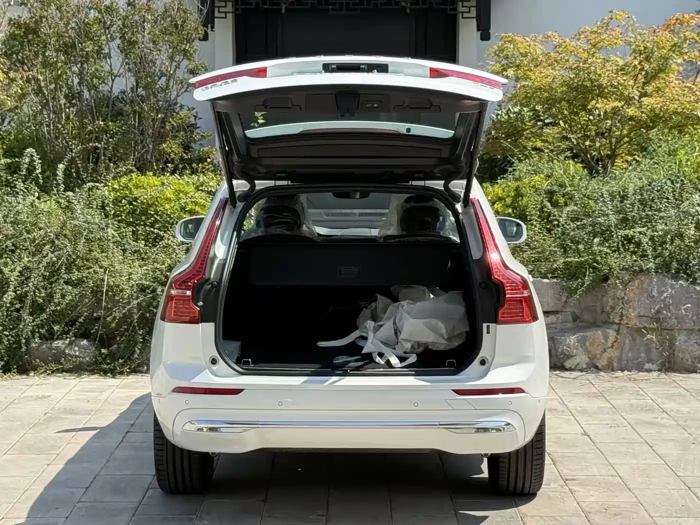 Volvo XC60 Plug-in Hybrid 2026 2025 Plug-in Hybrid Long Range AWD Zhiyuan Luxury Edition
