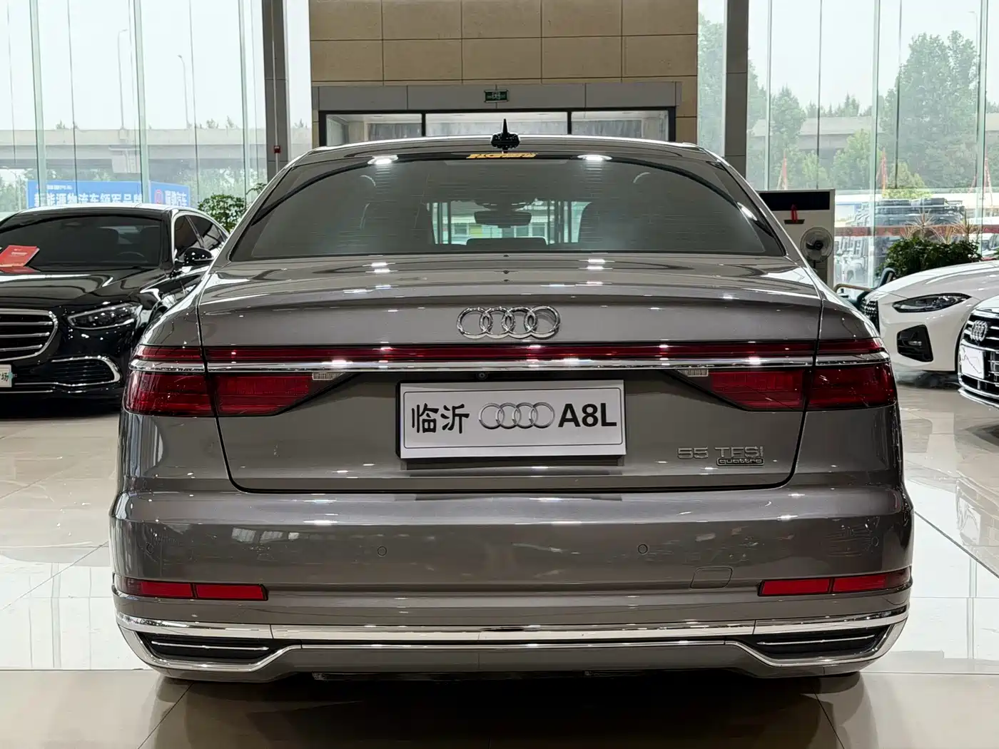 Фото 4 - Audi A8