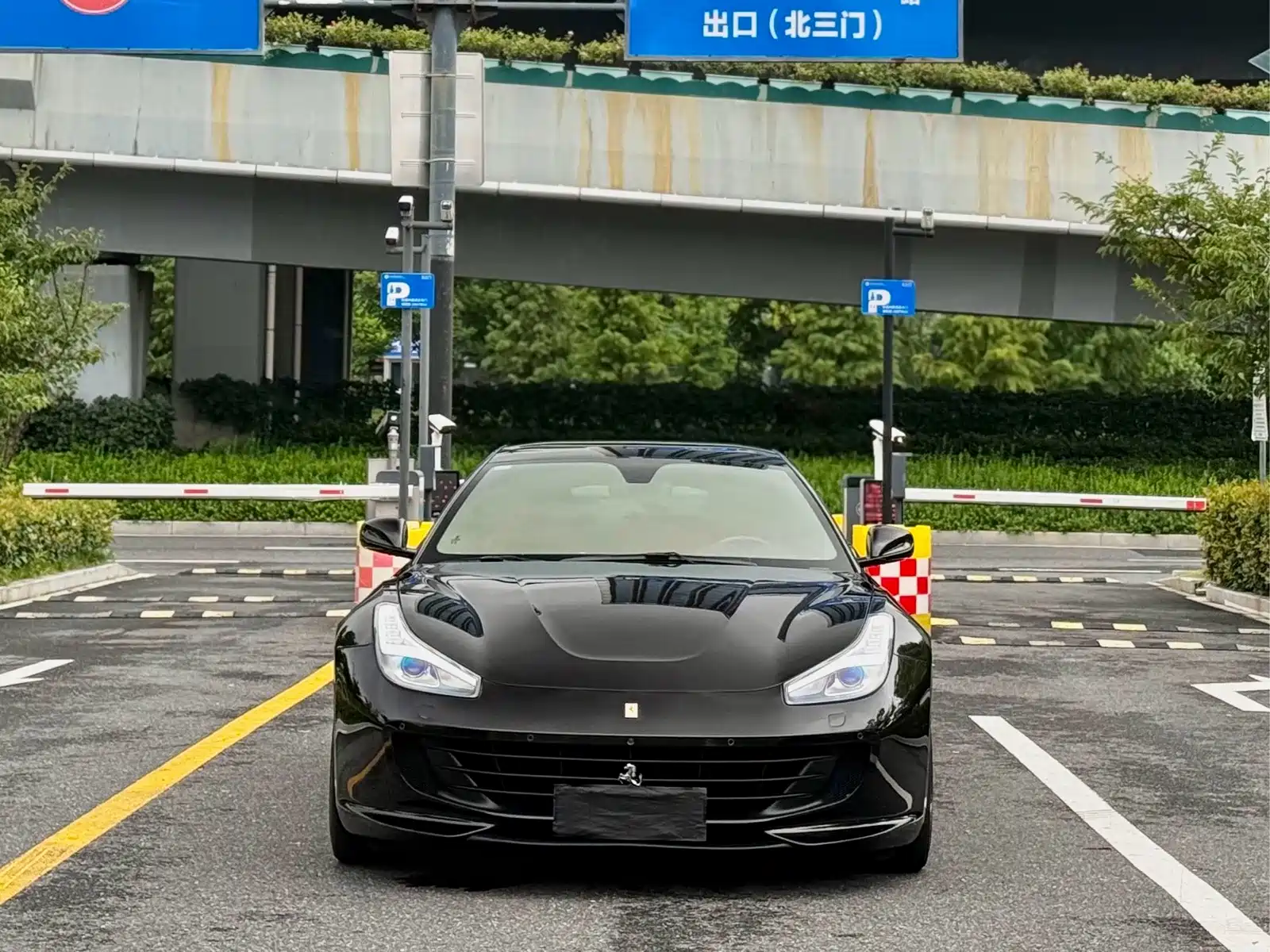 Photo 1 - Ferrari GTC4Lusso