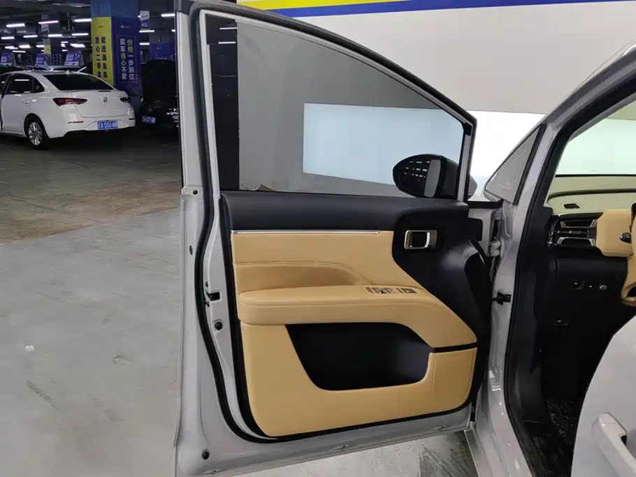 Wuling Motors Xingguang 730 New Energy 2025 2025 Model Plug-in Hybrid Base Version